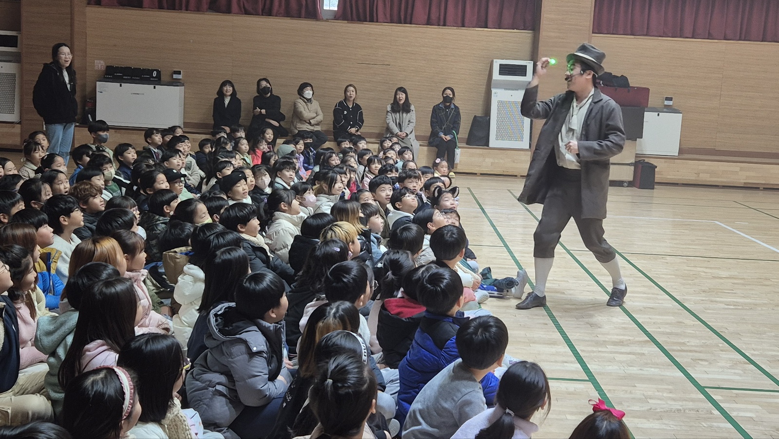 2024.11.20. 문화예술로 북적이는학교(1~3학년 마술) 사진